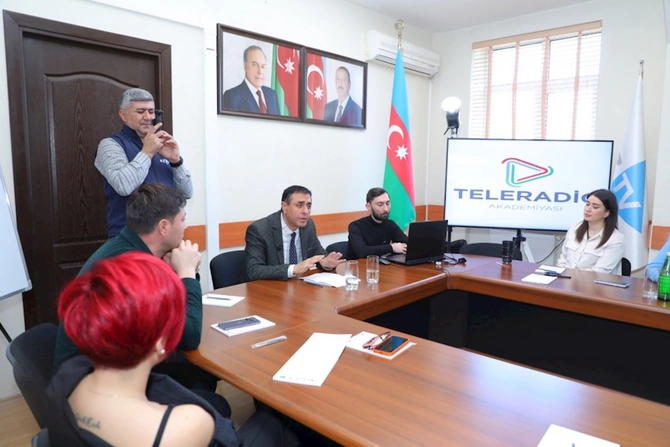 “Nitqin gözəlliyi, orfoqrafiya qaydaları və ifadə-üslub xətaları” mövzusuna həsr olunan təlim keçirilib — FOTOLAR