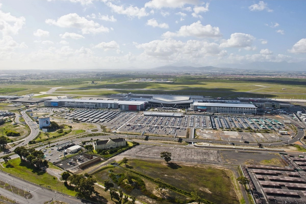Schiphol hava limanında iki təyyarə toqquşub