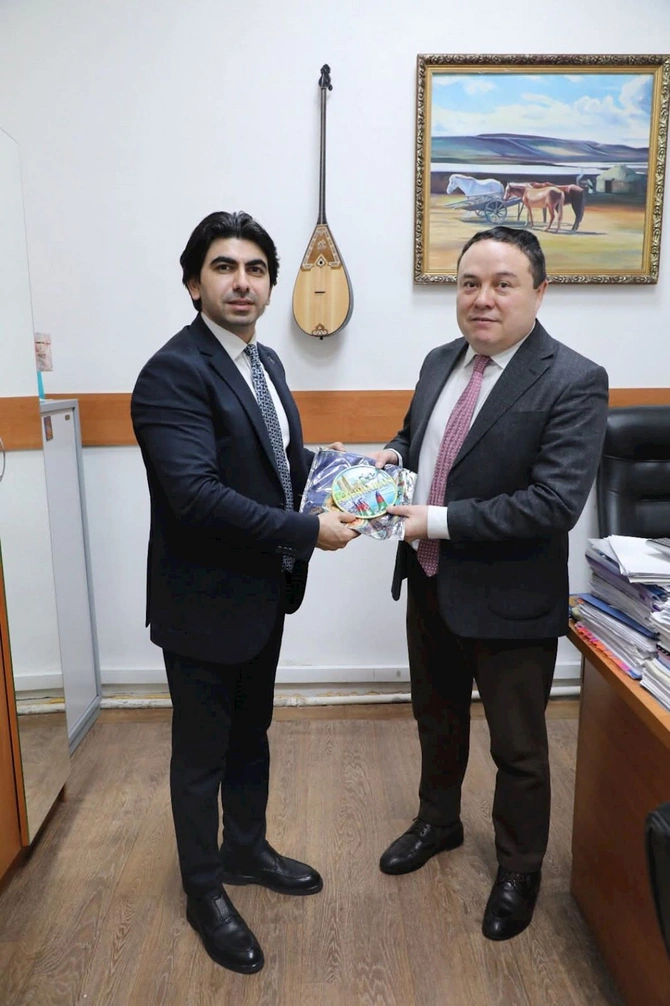 Azərbaycanlı media rəhbərləri ilə Qazaxıstanın aparıcı media qurumu arasında görüş keçirildi — FOTOLAR