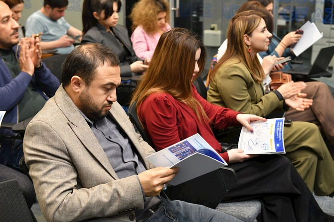 A-dan Z-yə internet: Media üçün praktik təlim keçirildi — FOTOLAR