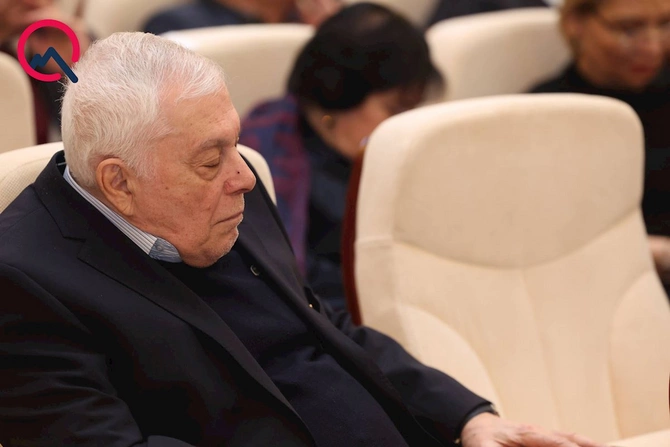 AMEA-da gərgin iclas: Yatmışları razı deyiləm kimsə oyatsın... — FOTOLAR