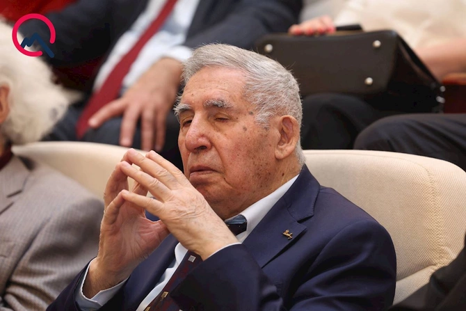 AMEA-da gərgin iclas: Yatmışları razı deyiləm kimsə oyatsın... — FOTOLAR