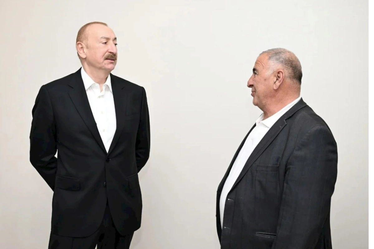 İlham Əliyev Xocavənd kəndinə köçmüş sakinin evində olub, söhbət edib