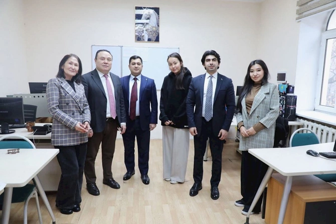 Azərbaycanlı media rəhbərləri ilə Qazaxıstanın aparıcı media qurumu arasında görüş keçirildi — FOTOLAR