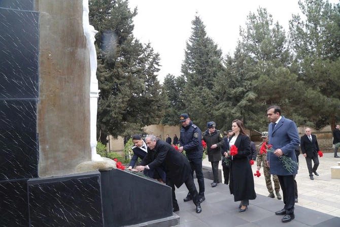 Hacıqabulda Xocalı soyqırımının 34-cü ildönümü ilə əlaqədar anım mərasimi keçirildi — FOTOLAR