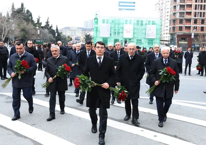 İqtisadiyyat Nazirliyinin rəhbərliyi Xocalı soyqırımı abidəsini ziyarət etdi — FOTOLAR