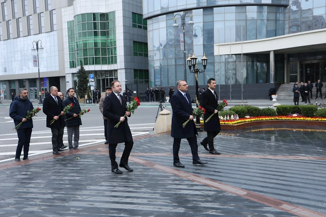 ADEA kollektivi “Ana harayı” abidəsini ziyarət edib — FOTO