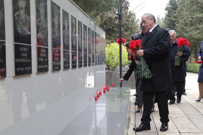 Hacıqabulda Xocalı soyqırımının 34-cü ildönümü ilə əlaqədar anım mərasimi keçirildi — FOTOLAR