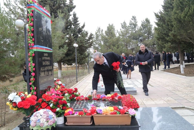 Hacıqabulda Xocalı soyqırımının 34-cü ildönümü ilə əlaqədar anım mərasimi keçirildi — FOTOLAR