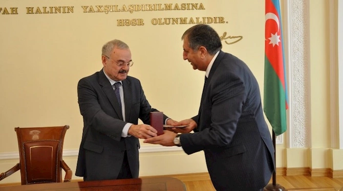 Artur Rasizadə ad günündə heç kimə onu təbrik etməyə icazə vermirmiş