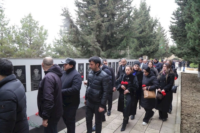 Hacıqabulda Xocalı soyqırımının 34-cü ildönümü ilə əlaqədar anım mərasimi keçirildi — FOTOLAR