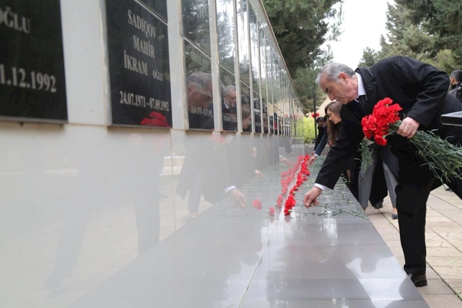 Hacıqabulda Xocalı soyqırımının 34-cü ildönümü ilə əlaqədar anım mərasimi keçirildi — FOTOLAR