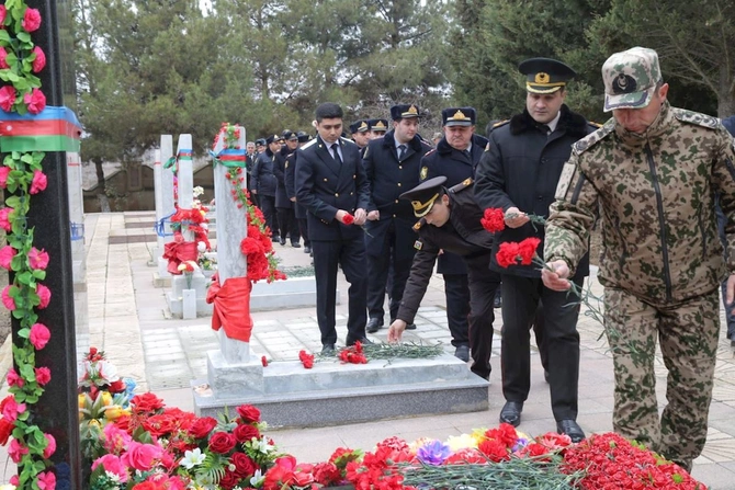 Hacıqabulda Xocalı soyqırımının 34-cü ildönümü ilə əlaqədar anım mərasimi keçirildi — FOTOLAR