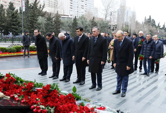 İqtisadiyyat Nazirliyinin rəhbərliyi Xocalı soyqırımı abidəsini ziyarət etdi — FOTOLAR