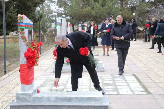Hacıqabulda Xocalı soyqırımının 34-cü ildönümü ilə əlaqədar anım mərasimi keçirildi — FOTOLAR