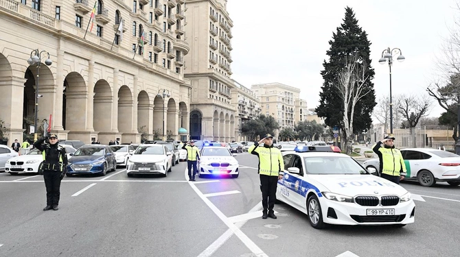 Xocalı soyqırımı qurbanlarının xatirəsi bir dəqiqəlik sükutla yad olundu — FOTOLAR