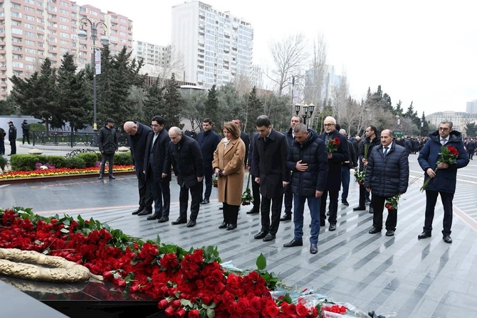 İqtisadiyyat Nazirliyinin rəhbərliyi Xocalı soyqırımı abidəsini ziyarət etdi — FOTOLAR