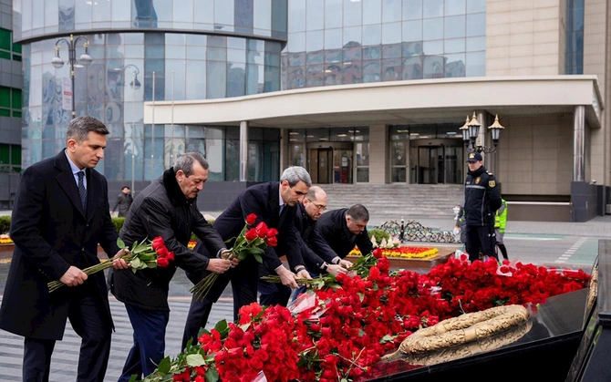 ADY rəhbərliyi “Ana harayı” abidəsini ziyarət etdi — FOTOLAR