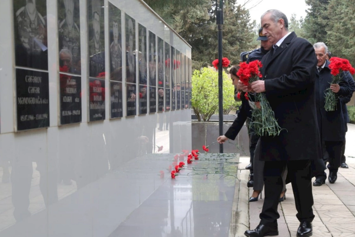 Hacıqabulda Xocalı soyqırımının 34-cü ildönümü ilə əlaqədar anım mərasimi keçirildi — FOTOLAR