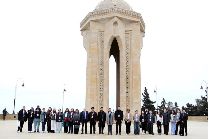 XVII Beynəlxalq Multikulturalizm Məktəbinə start verildi — FOTOLAR XVII Beynəlxalq Multikulturalizm Məktəbinə start verildi — FOTOLAR