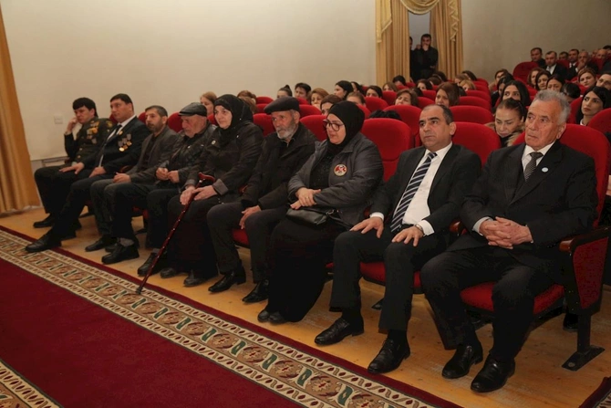 Hacıqabulda Xocalı soyqırımının 34-cü ildönümü ilə əlaqədar anım mərasimi keçirildi — FOTOLAR