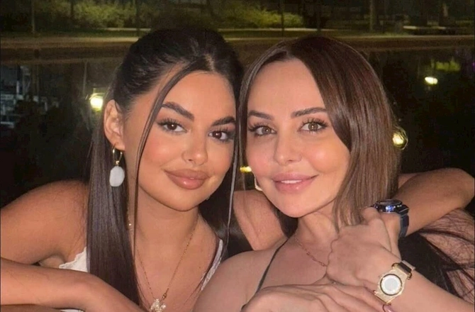 Tanınmış aparıcının bloger qızı qəzaya düşdü — FOTO Tanınmış aparıcının bloger qızı qəzaya düşdü — FOTO