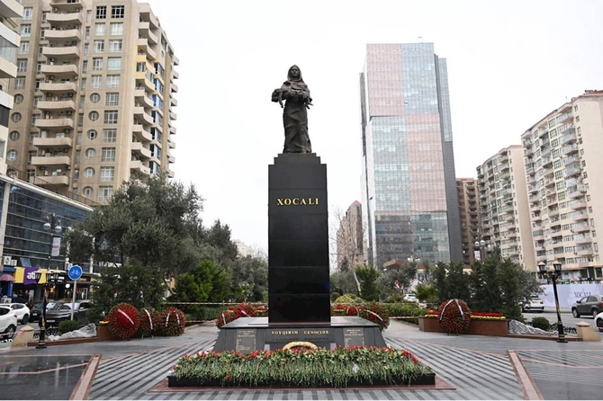 Mədəniyyət Nazirliyinin kollektivi Xocalı soyqırımı abidəsini ziyarət etdi — FOTOLAR Mədəniyyət Nazirliyinin kollektivi Xocalı soyqırımı abidəsini ziyarət etdi — FOTOLAR