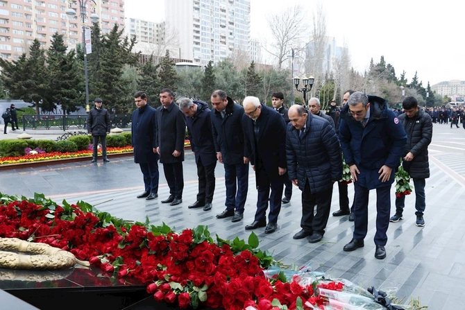 İqtisadiyyat Nazirliyinin rəhbərliyi Xocalı soyqırımı abidəsini ziyarət etdi — FOTOLAR