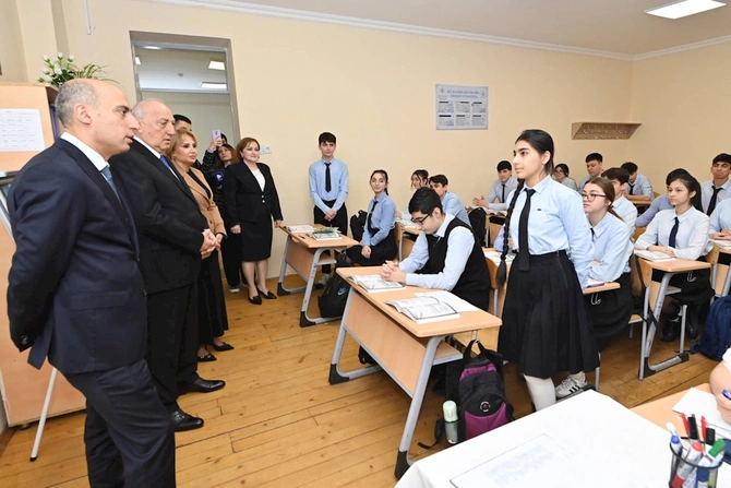 Emin Əmrullayev Sumqayıtda təhsil müəssisəsində olub — FOTOLAR Emin Əmrullayev Sumqayıtda təhsil müəssisəsində olub — FOTOLAR