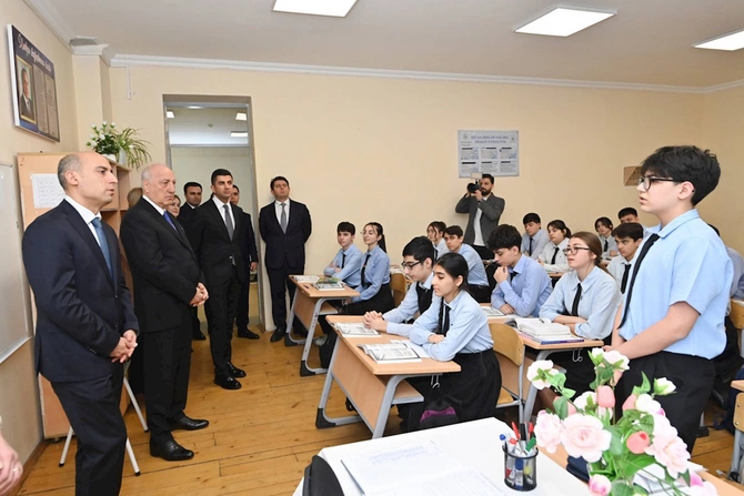 Emin Əmrullayev Sumqayıtda təhsil müəssisəsində olub — FOTOLAR Emin Əmrullayev Sumqayıtda təhsil müəssisəsində olub — FOTOLAR