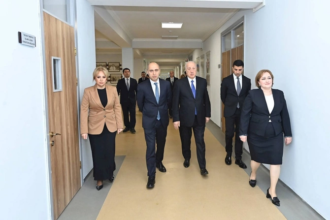Emin Əmrullayev Sumqayıtda təhsil müəssisəsində olub — FOTOLAR Emin Əmrullayev Sumqayıtda təhsil müəssisəsində olub — FOTOLAR