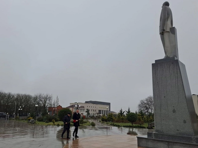 “Azəriqaz”ın baş direktoru Xızıda vətəndaş qəbulu keçirdi — FOTOLAR “Azəriqaz”ın baş direktoru Xızıda vətəndaş qəbulu keçirdi — FOTOLAR