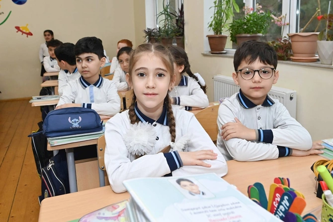 Emin Əmrullayev Sumqayıtda təhsil müəssisəsində olub — FOTOLAR Emin Əmrullayev Sumqayıtda təhsil müəssisəsində olub — FOTOLAR