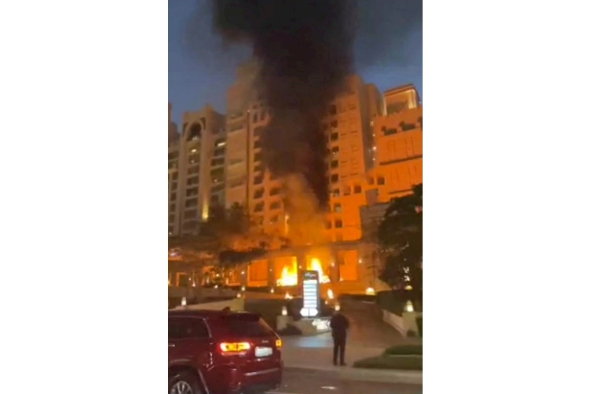 Dubayda hotelin yanına İran raketi düşüb, güclü yanğın başlayıb — VİDEO