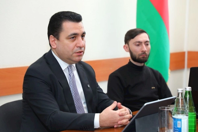 “Mediada Azərbaycan dili” mövzusunda təlimlərin növbəti mərhələsi təşkil olunub — FOTOLAR “Mediada Azərbaycan dili” mövzusunda təlimlərin növbəti mərhələsi təşkil olunub — FOTOLAR