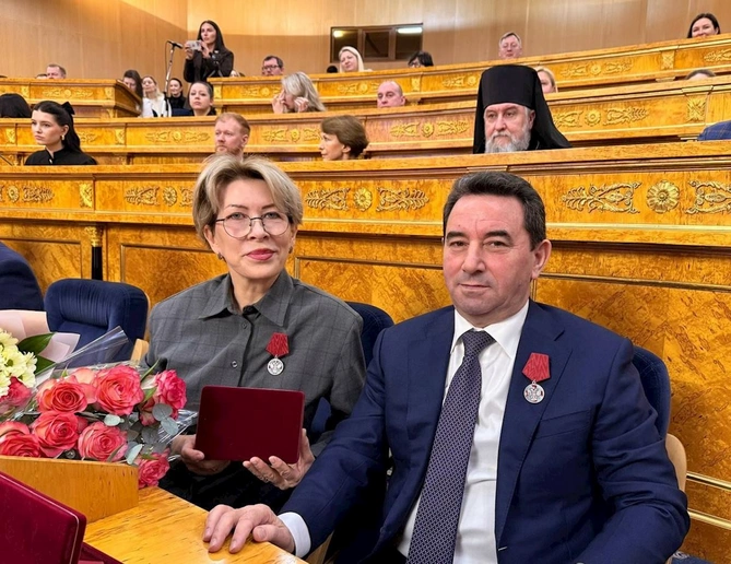 Putin azərbaycanlı deputatı təltif etdi — FOTOLAR Putin azərbaycanlı deputatı təltif etdi — FOTOLAR