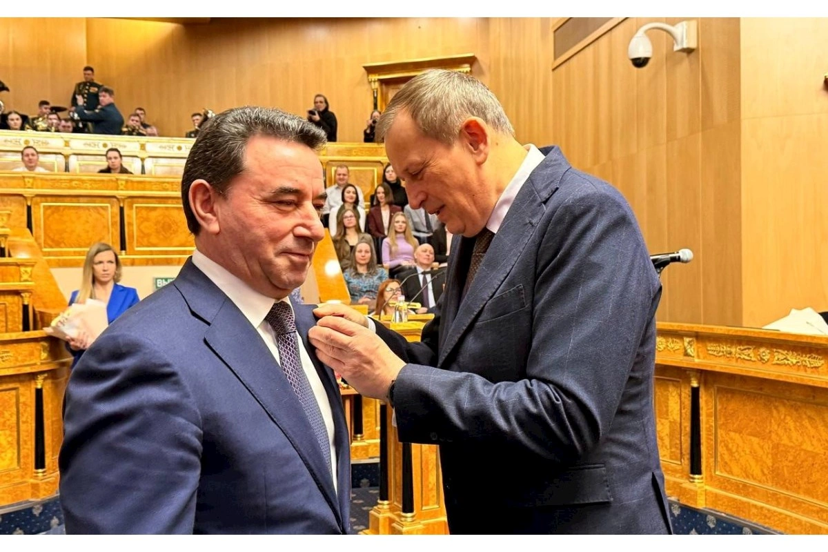 Putin azərbaycanlı deputatı təltif etdi — FOTOLAR