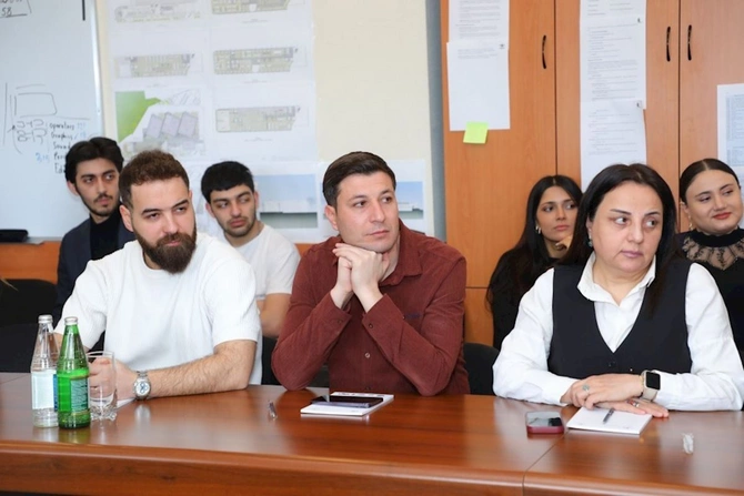 “Mediada Azərbaycan dili” mövzusunda təlimlərin növbəti mərhələsi təşkil olunub — FOTOLAR “Mediada Azərbaycan dili” mövzusunda təlimlərin növbəti mərhələsi təşkil olunub — FOTOLAR