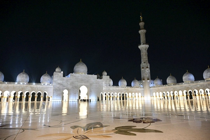 Leyla Əliyeva Şeyx Zayed məscidini ziyarət etdi — FOTOLAR