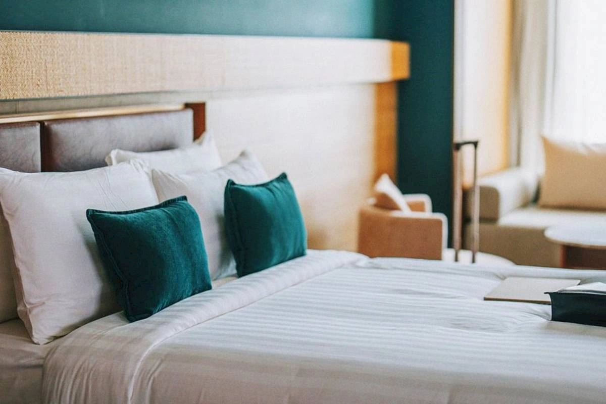 Bahalı hotellər, boş otaqlar — Sektorun görünməyən problemi