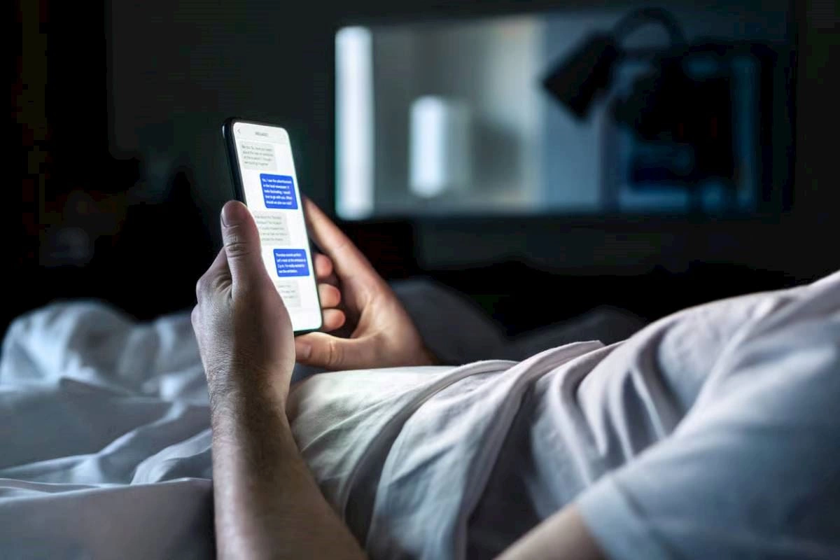 Sumqayıtda ata oğlunu telefonla oynadığına görə bıçaqladı
