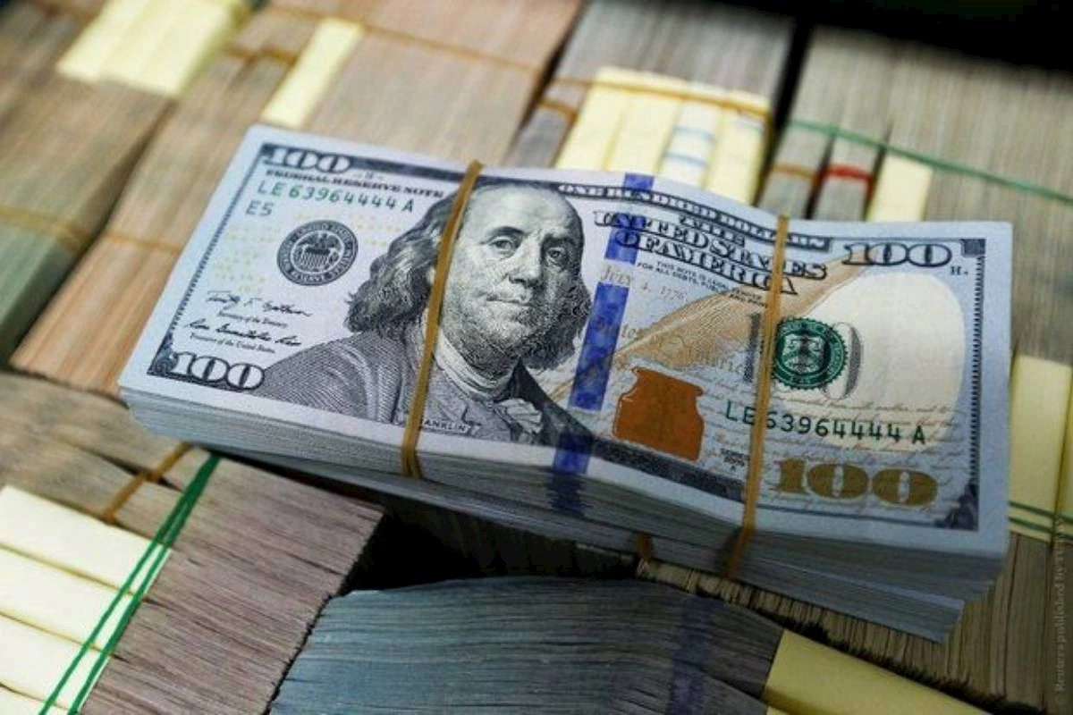Avro və rubl ucuzlaşdı, dollar isə...