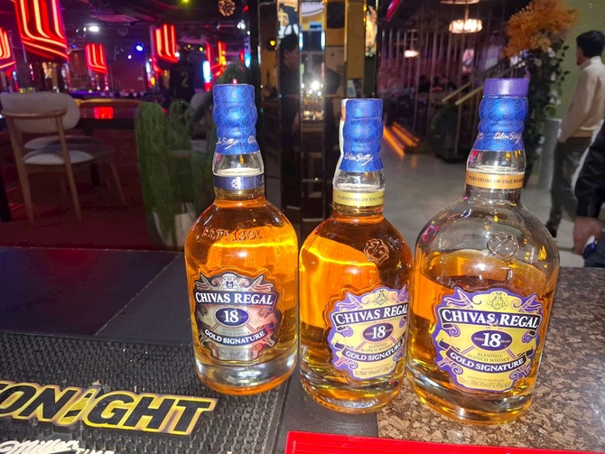 Aqşin Fatehin restoranında saxta alkoqollu içkilər aşkarlandı — FOTOLAR