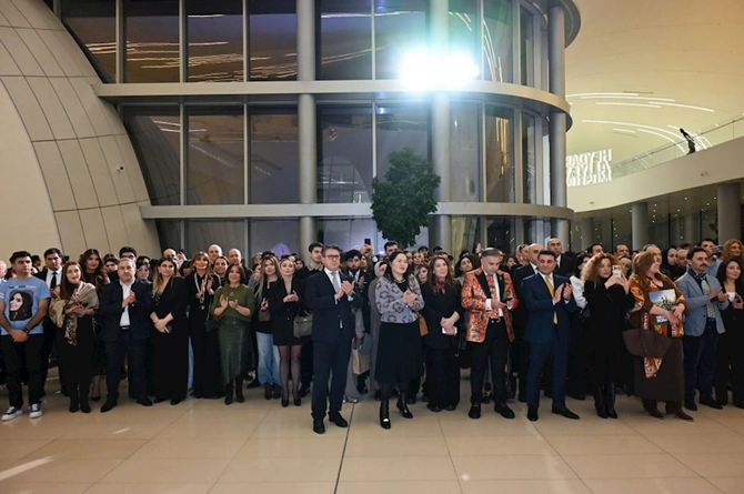 Heydər Əliyev Mərkəzində “Vəhşi təbiətin super qəhrəmanları” sərgisi açılıb — FOTOLAR
