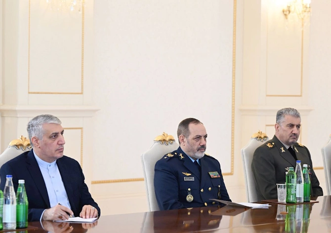 Prezident İranın müdafiə və silahlı qüvvələrə dəstək nazirini qəbul etdi — FOTOLAR