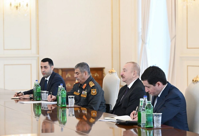 Prezident İranın müdafiə və silahlı qüvvələrə dəstək nazirini qəbul etdi — FOTOLAR