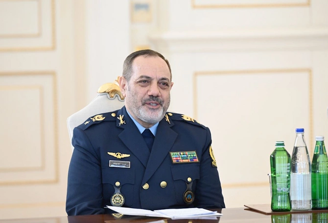 Prezident İranın müdafiə və silahlı qüvvələrə dəstək nazirini qəbul etdi — FOTOLAR