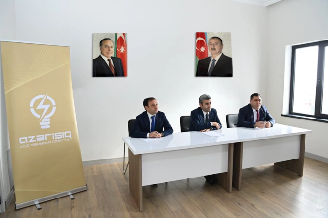 Azərişıq nümayəndələri Xankəndində sahibkarlarla görüş keçirdi — FOTOLAR Azərişıq nümayəndələri Xankəndində sahibkarlarla görüş keçirdi — FOTOLAR