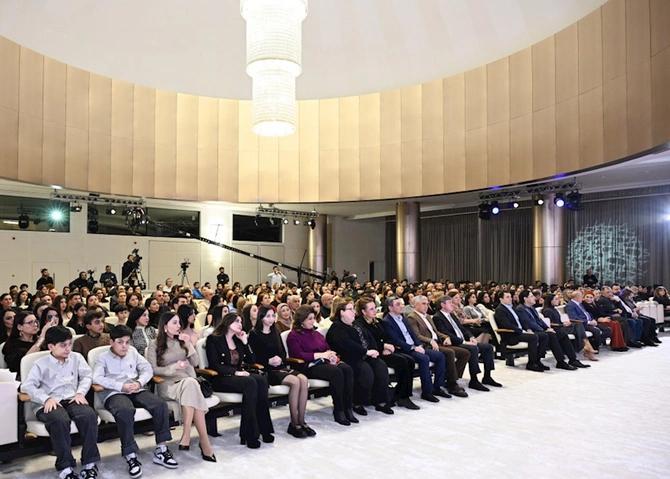 Leyla Əliyeva “Qış nağılı”nın açılışında — FOTOLAR