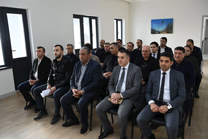 Azərişıq nümayəndələri Xankəndində sahibkarlarla görüş keçirdi — FOTOLAR Azərişıq nümayəndələri Xankəndində sahibkarlarla görüş keçirdi — FOTOLAR